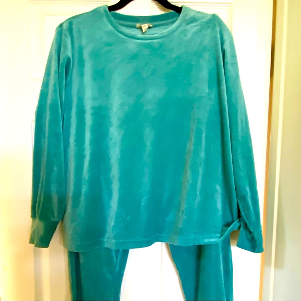 Cozy Teal Veloure Lounge set.
